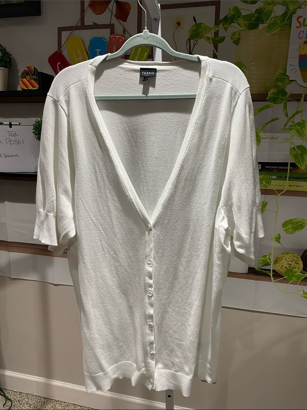 torrid White Button-Front V-Neck Short Sleeve cardigan. Ptp is 26